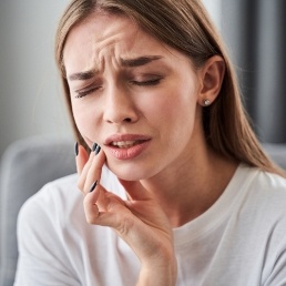 Woman in pain before emergency dentistry