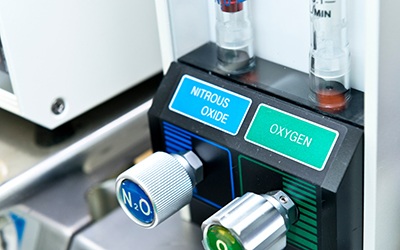 Nitrous oxide and oxygen nobs on machine