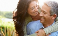 Man and woman with healthy smiles after periodontal disease treatment